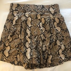 NWT H&M Snake Print Shorts